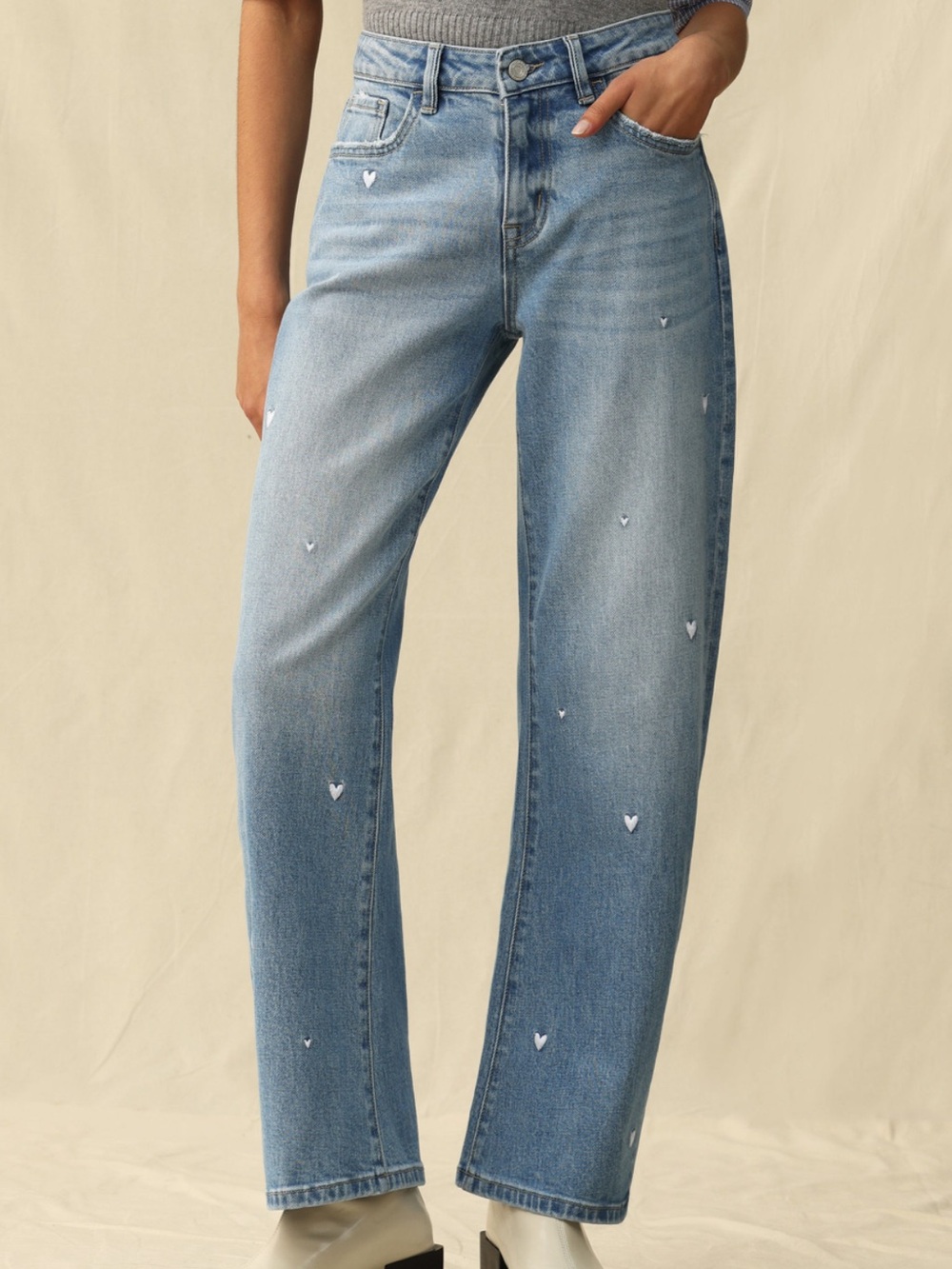 Light Blue Straight-Leg slight barrel Women's Jeans with Heart Embroidery🎆